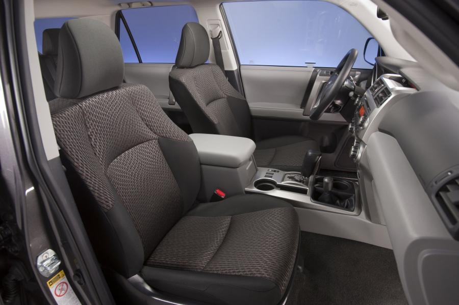  Toyota 4Runner 2010 года  (фото 22 из 84)